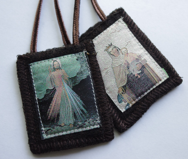 Divine Mercy Woven Medallion Wool Scapular